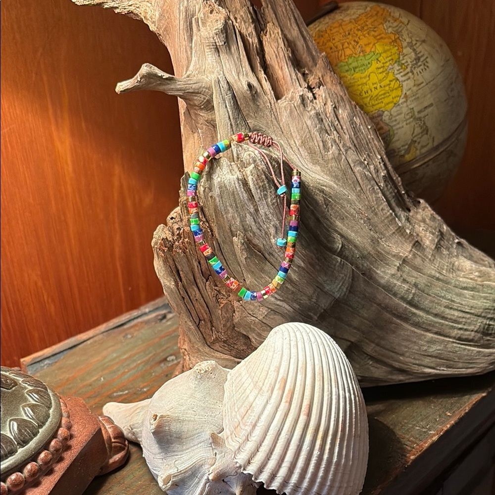 ☀️NWT multi Color with gold tone accents Beaded Bracelet☀️SALE 3/$12